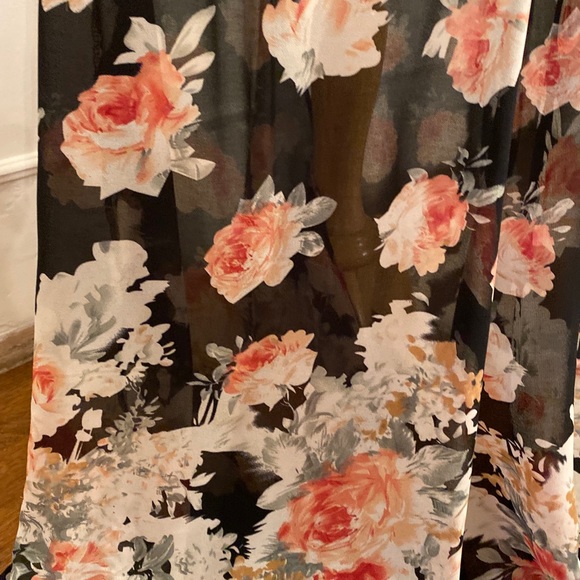 Sexy Backless Black and Rose Maxi Boho Dress, size 6 - Picture 5 of 9